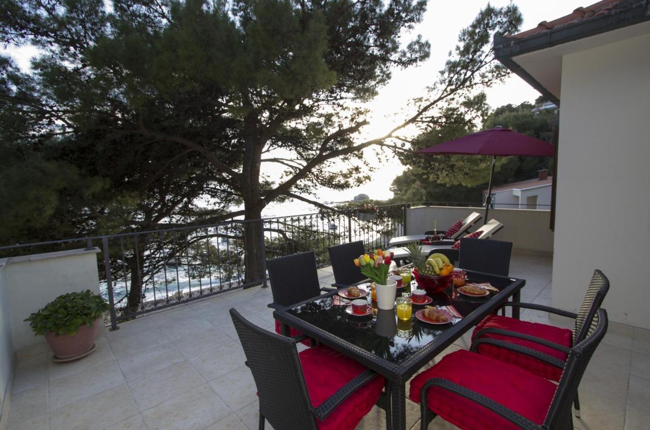 Apartments By The Sea Brela, Makarska - 11821 Exterior foto